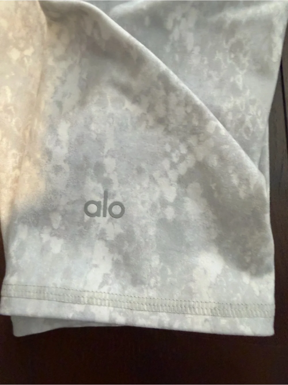 Alo Yoga Light Gray Snake Print High-Waisted Crop Leggings Size small